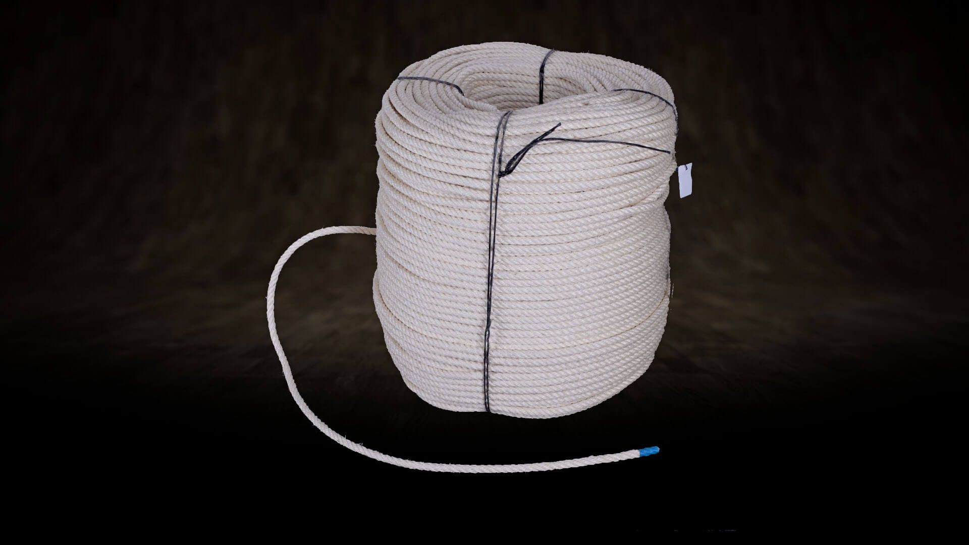 Corde en sisal à quatre torons, de 12 mm de diamètre, utilisée pour recouvrir les poteaux des griffoirs.Corde en sisal à quatre torons, de 12 mm de diamètre, utilisée pour recouvrir les poteaux des griffoirs.Corde en sisal à quatre torons, de 12 mm de diamètre, utilisée pour recouvrir les poteaux des griffoirs.